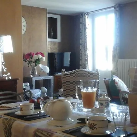 Un Air Moulinois Nocleg ze śniadaniem 3*